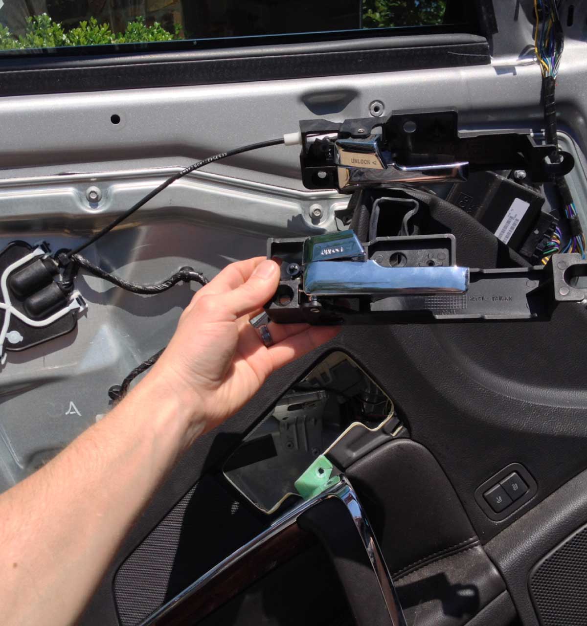 CAR DOOR LOCK REPAIR IN DUBAI