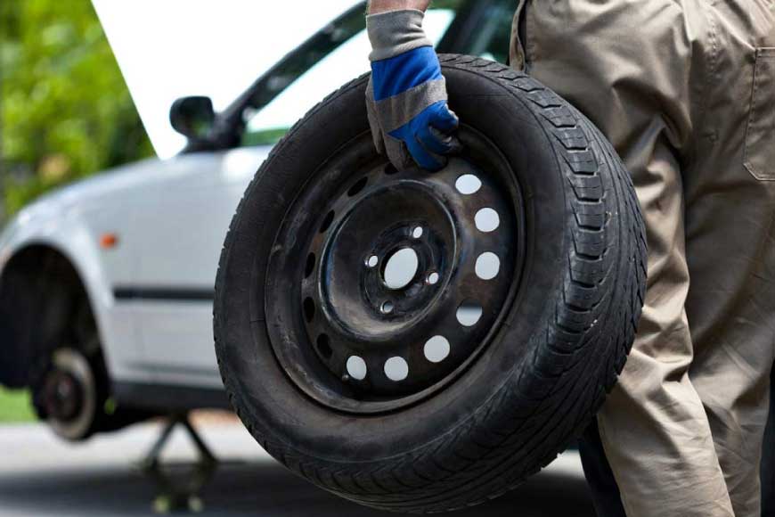 Maintenance on The Go Mobile Car Tyre Puncture Repair in Dubai