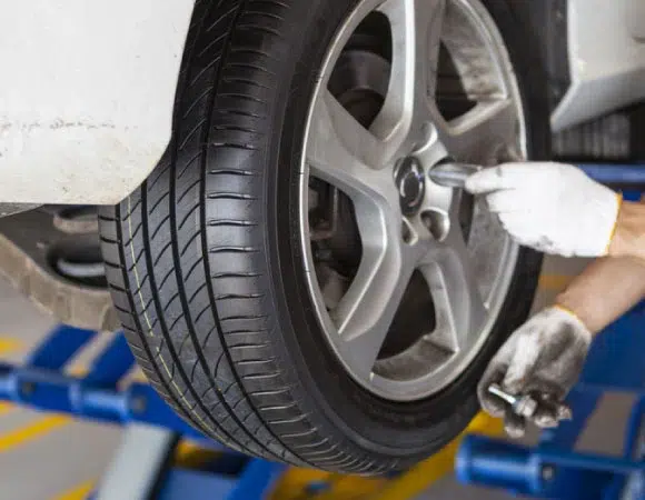 TYRE FITMENT OR TYRE CHANGE SERVICE IN DUBAI